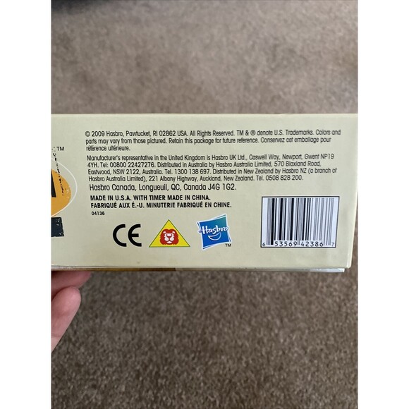 Hasbro Funglish Family Board Game Ages 12 & Up 3+ Players Word Guess Game Night - Picture 2 of 5